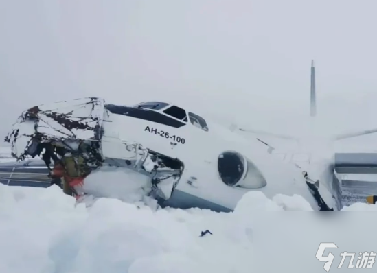 機身斷裂首尾分離！俄客機成功迫降北極！機上41人全部生還